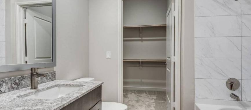 Apartment for rent at 13505 Inwood Rd, Dallas, TX 75244