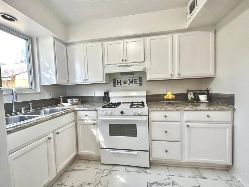 Apartment for rent at 2608 Avery St, Parkersburg, WV 26104