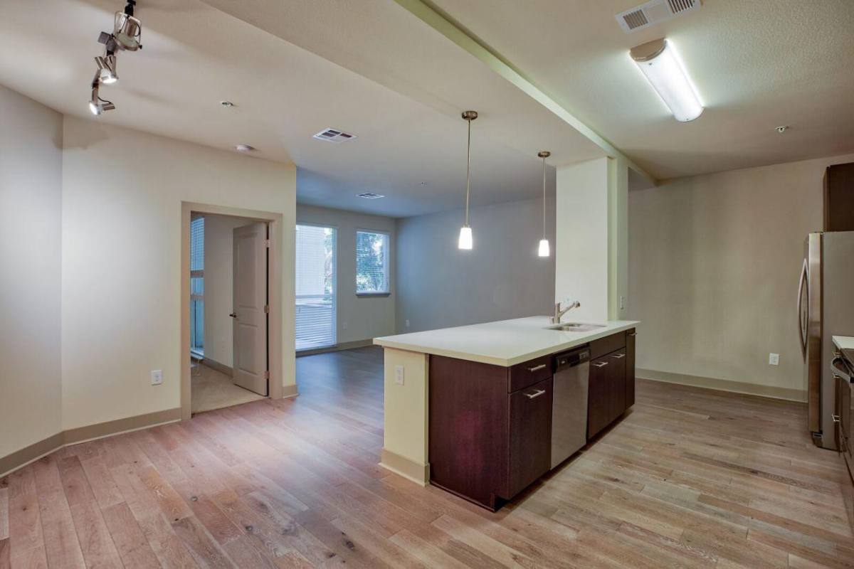Apartment for rent at 939 South Hill Street, 939 S Hill St, Los Angeles, CA 90015