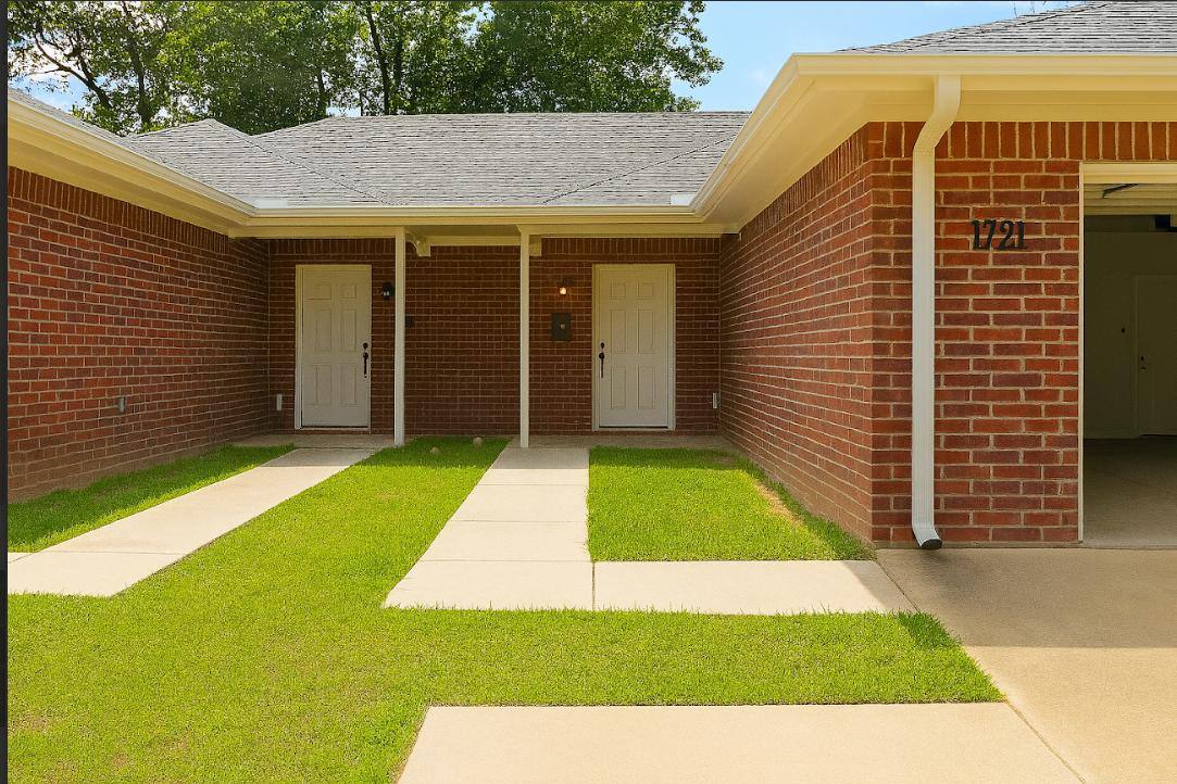 Apartment for rent at 1721 Division St, Commerce, TX 75428