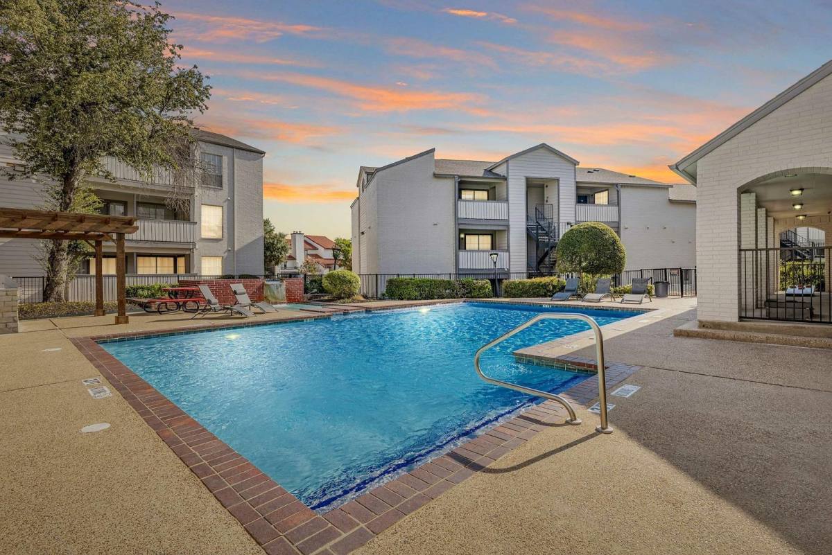 Apartment for rent at Woodstone Apartment Homes, 6051 Bridge St, Fort Worth, TX 76112
