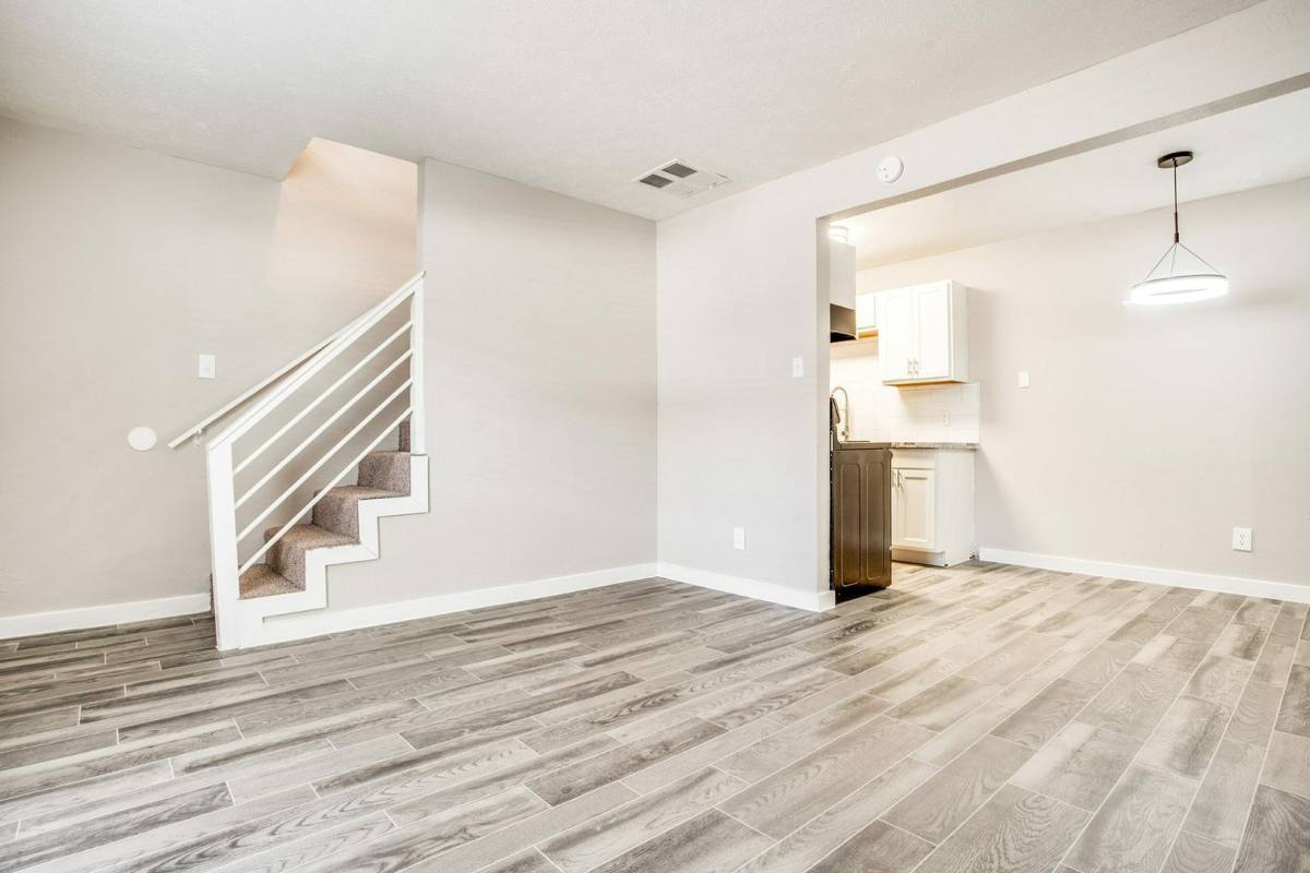 Apartment for rent at 805 S Center St, Arlington, TX 76010