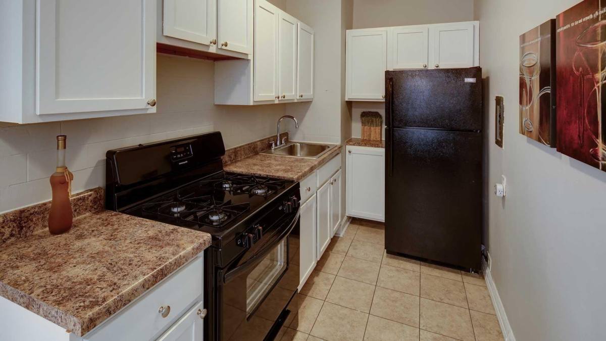 Apartment for rent at 5240 N Sheridan Rd, Chicago, IL 60640