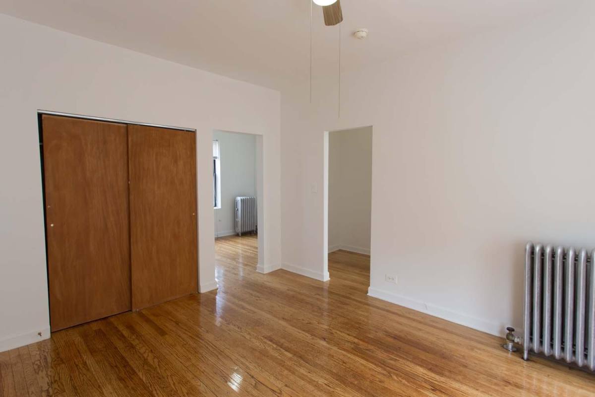 Apartment for rent at 5415 S Woodlawn Ave, Chicago, IL 60615