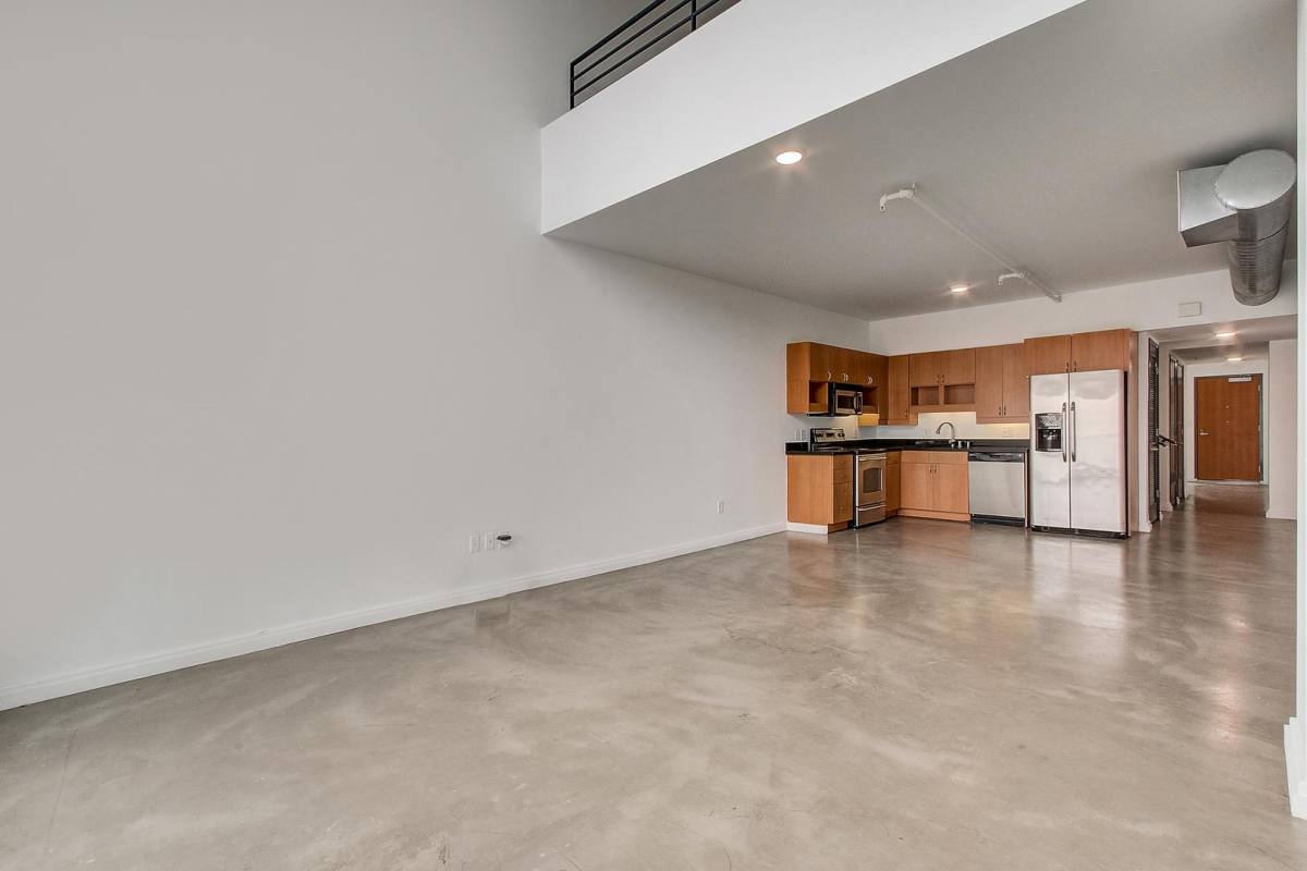 Apartment for rent at 1000 South Hope Street, 1000 S Hope St, Los Angeles, CA 90015