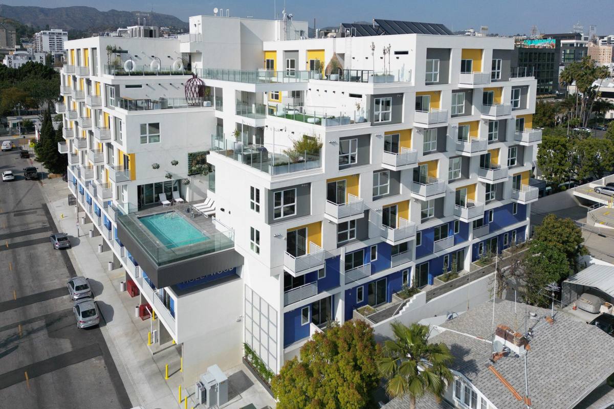 Apartment for rent at 1530 Cassil Place, Los Angeles, CA 90028