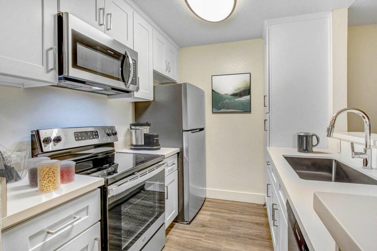 Apartment for rent at 9810 Zelzah Ave, Northridge, CA 91325
