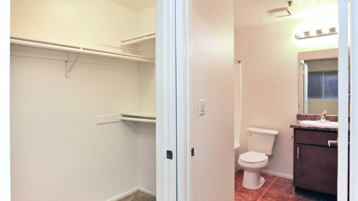 Apartment for rent at 345 S Alexandria Ave, Los Angeles, CA 90020