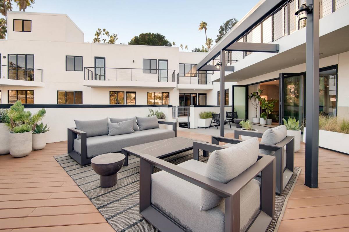 Apartment for rent at 3400 Sunset Blvd, Los Angeles, CA 90026
