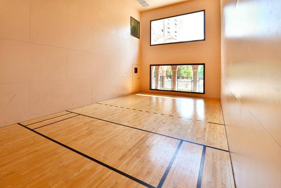 Apartment for rent at The Villas at Katy Trails, 3200 Maple Ave, Dallas, TX 75201