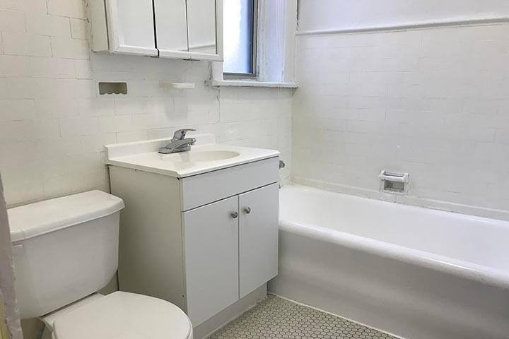 Apartment for rent at 5034 S Woodlawn Ave, Chicago, IL 60615