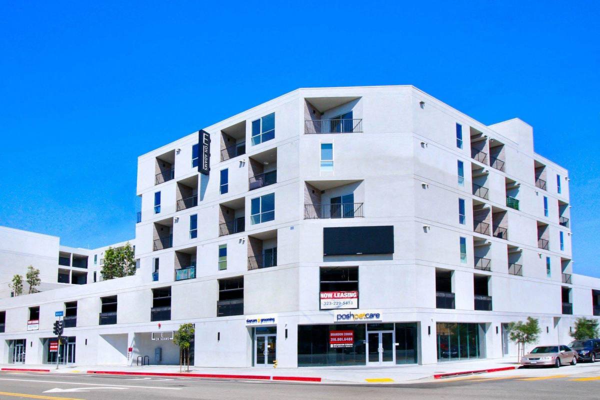 Apartment for rent at 5181 W Adams Blvd, Los Angeles, CA 90016