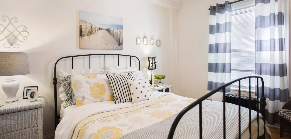 Apartment for rent at 901 W Argyle St, Chicago, IL 60640
