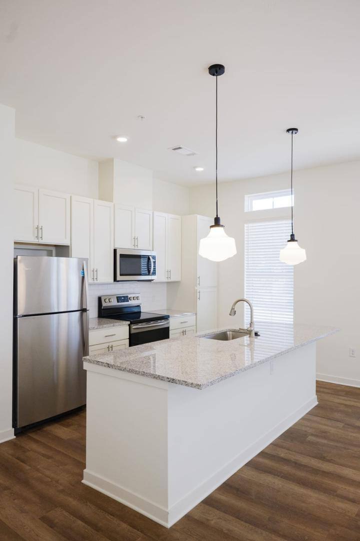Apartment for rent at 1855 Lakeland Dr, Jackson, MS 39216