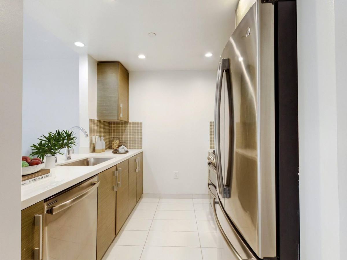Apartment for rent at 5845 Carlton Way, Los Angeles, CA 90028