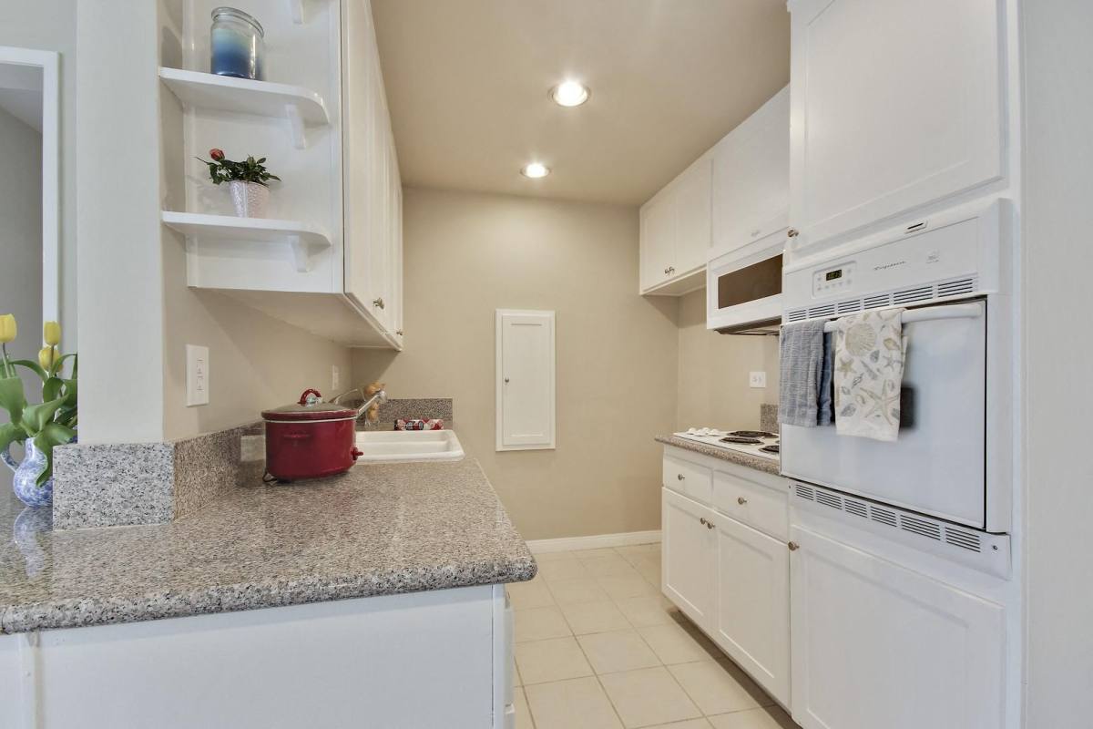 Apartment for rent at Burton Way Apartment Homes, 8660 Burton Way, Los Angeles, CA 90048