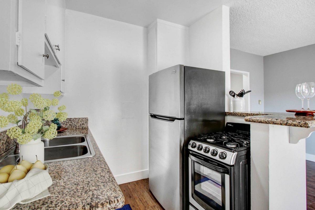 Apartment for rent at Palms Caribbean, 3258-3264 Overland Ave, Los Angeles, CA 90034