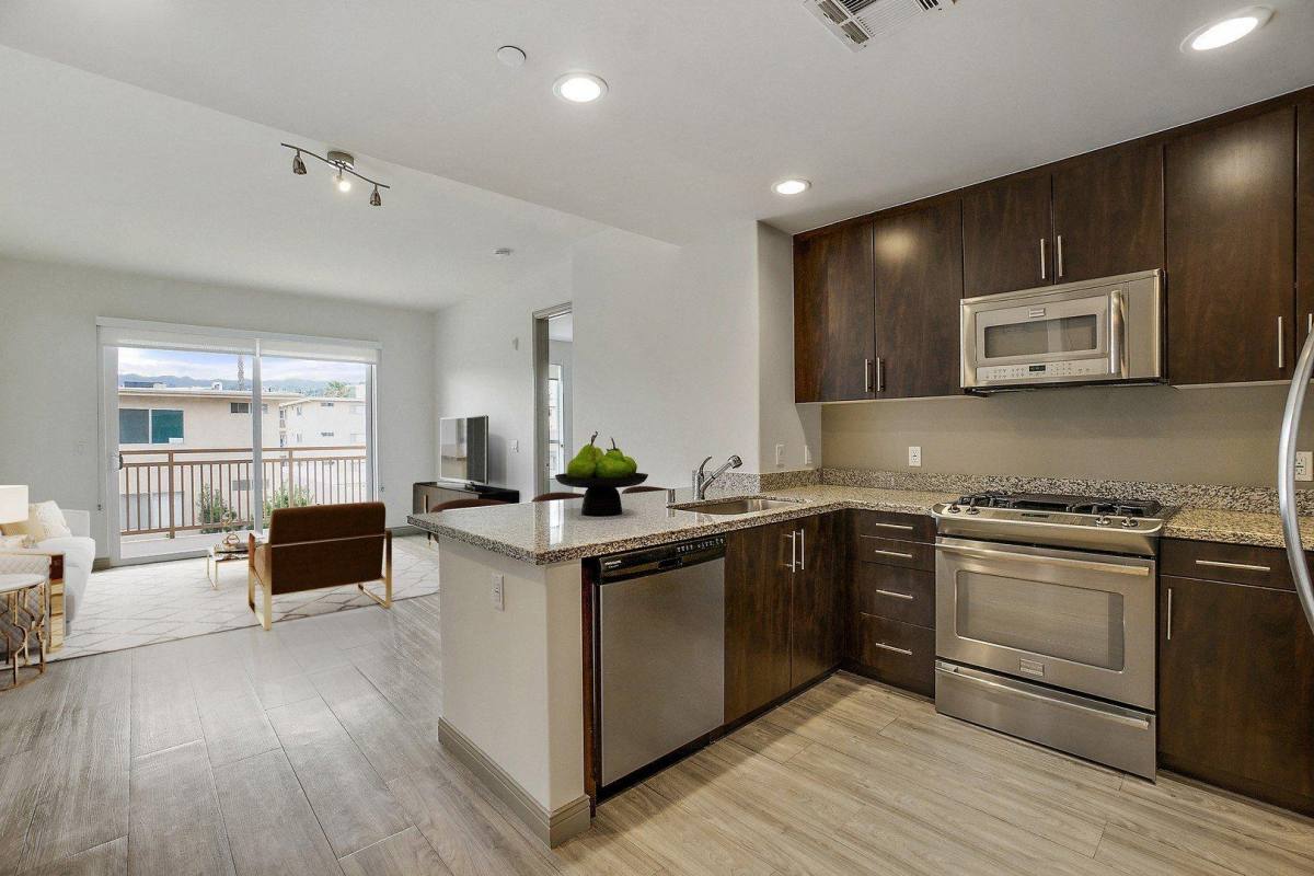 Apartment for rent at White Magnolia, 17720 Magnolia, Encino, CA 91316