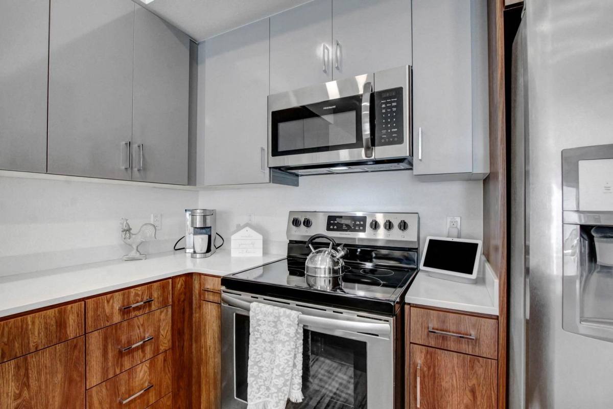 Apartment for rent at 6625 Reseda Blvd, Reseda, CA 91335