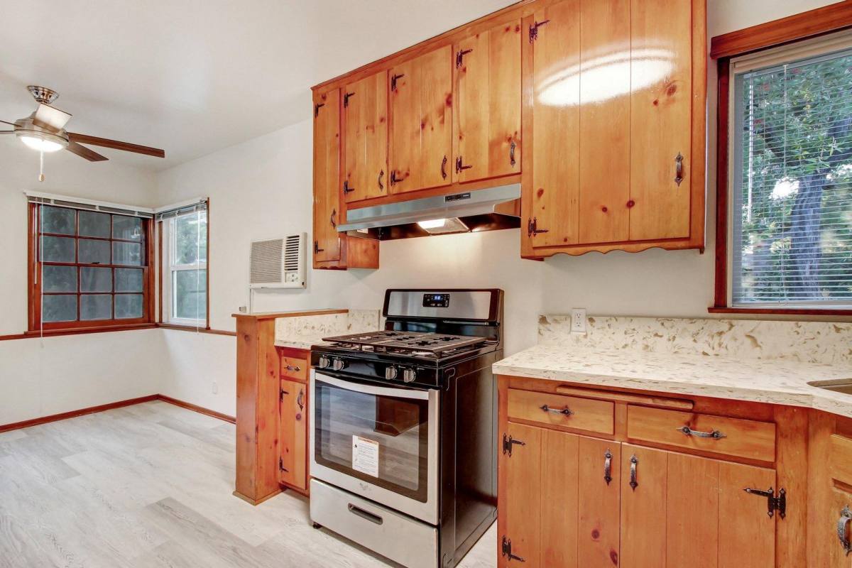 Apartment for rent at 12224-34 Chandler Blvd #24-03, Valley Village, CA 91607