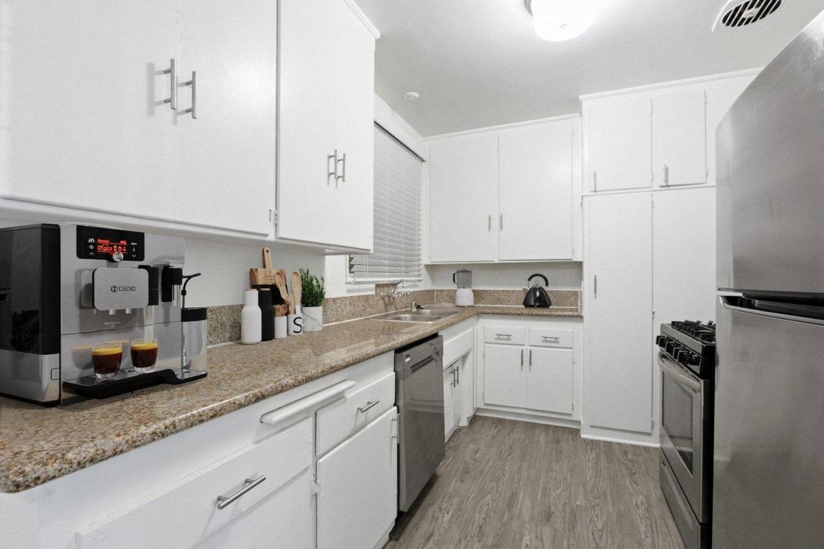 Apartment for rent at 321 South Doheny Drive, 321 S Doheny Dr #14, Beverly Hills, CA 90211