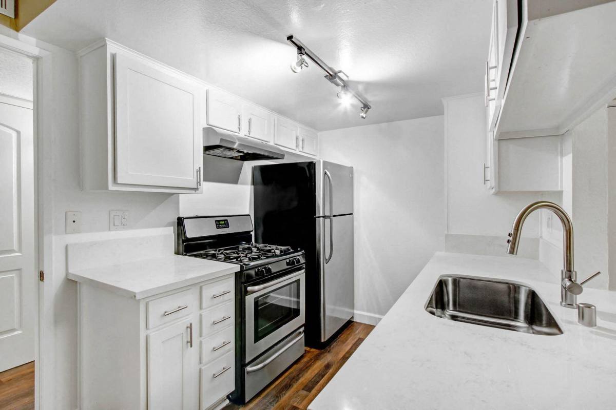 Apartment for rent at Tremont, 514 S Catalina St #209, Los Angeles, CA 90020