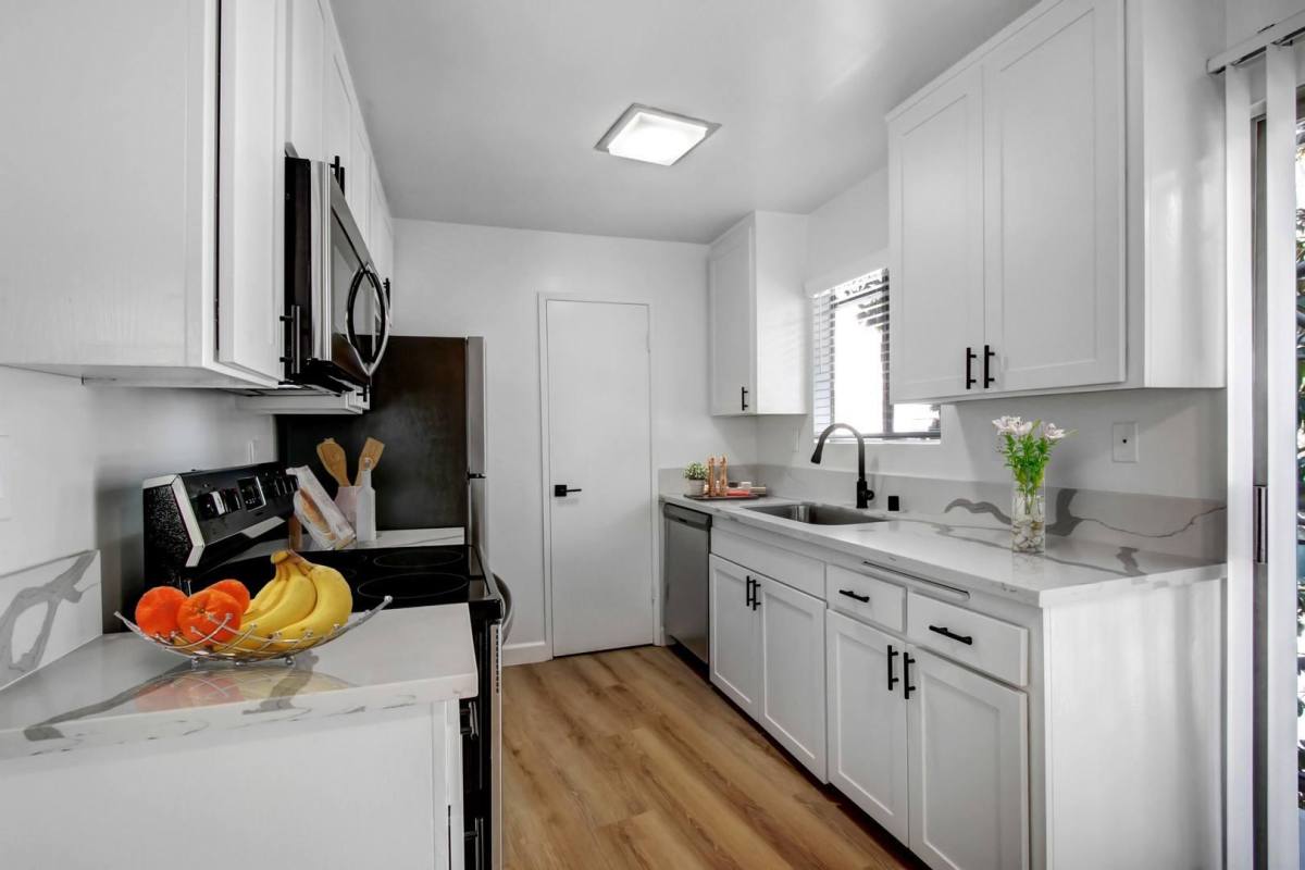 Apartment for rent at 10990 Wellworth Ave #305, Los Angeles, CA 90024