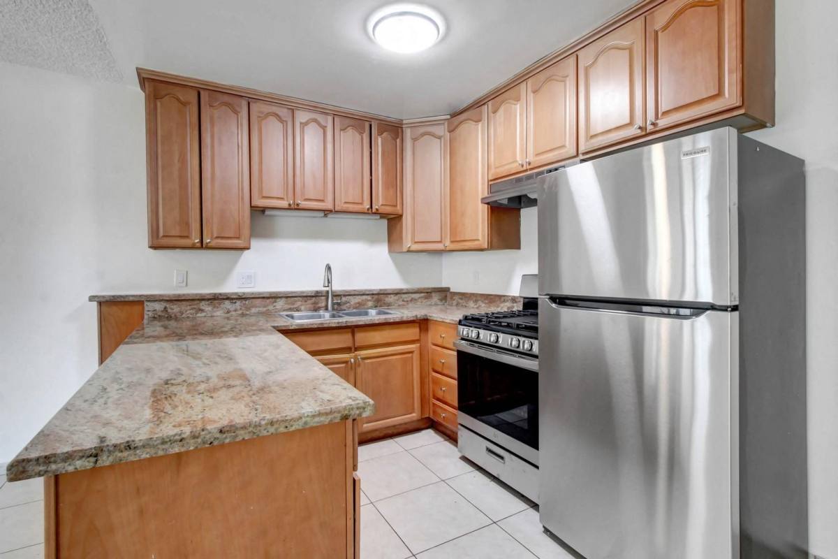 Apartment for rent at 303 E Alameda Ave #O, Burbank, CA 91502