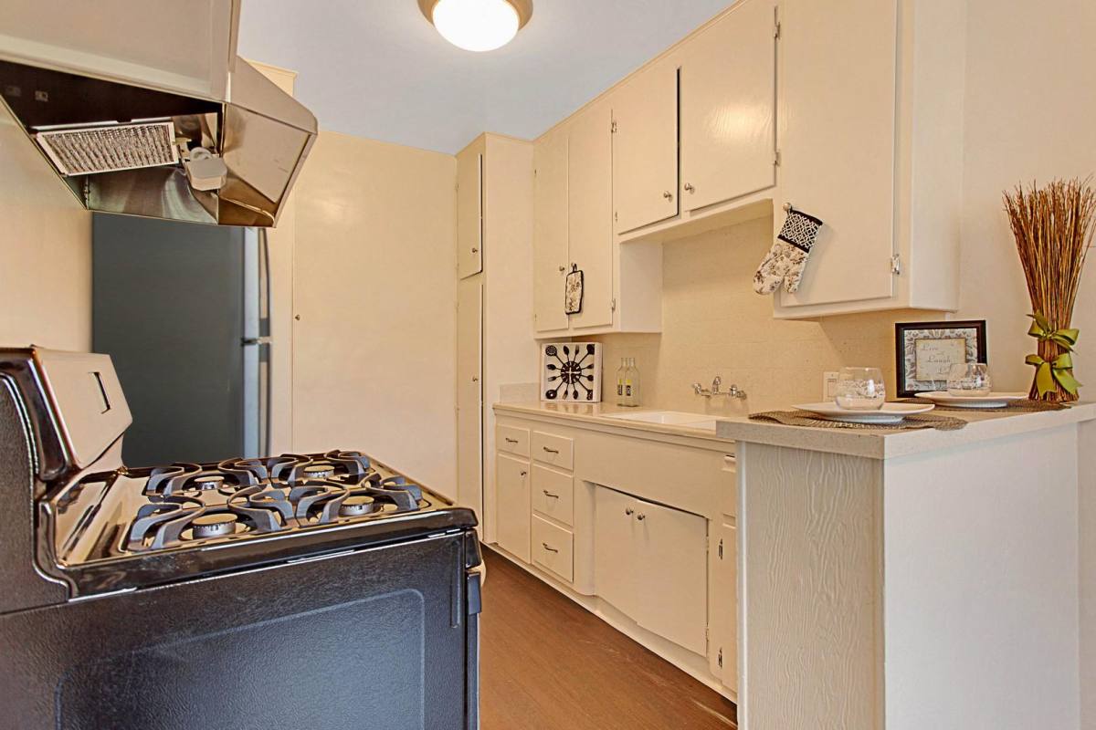 Apartment for rent at 4444 Hazeltine Avenue, 4452-60 Hazeltine Ave #9, Sherman Oaks, CA 91423