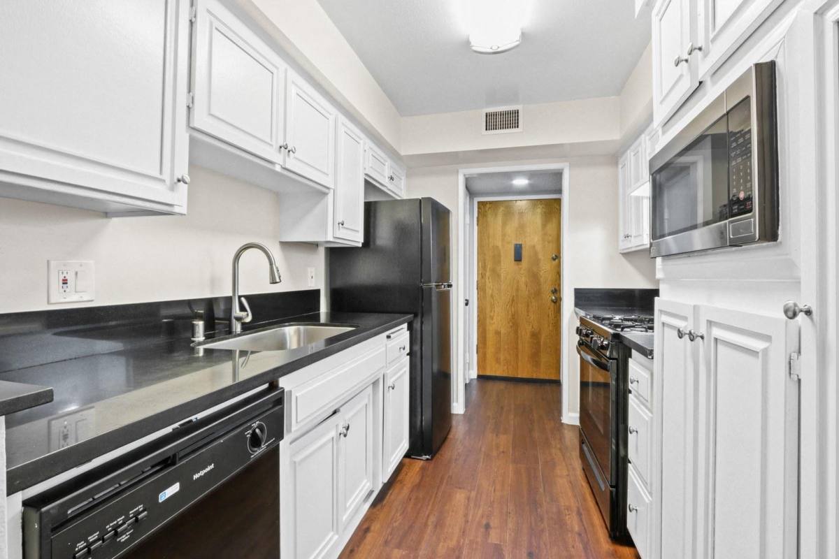 Apartment for rent at 14319 Dickens Street, 14311-14319 Dickens St #W104, Sherman Oaks, CA 91423