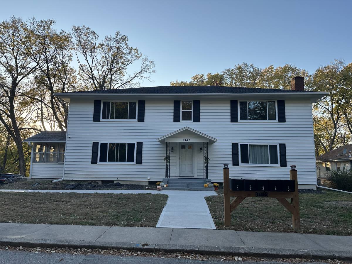 Apartment for rent at 1342 Main St #2, Kansas City, MO 64152