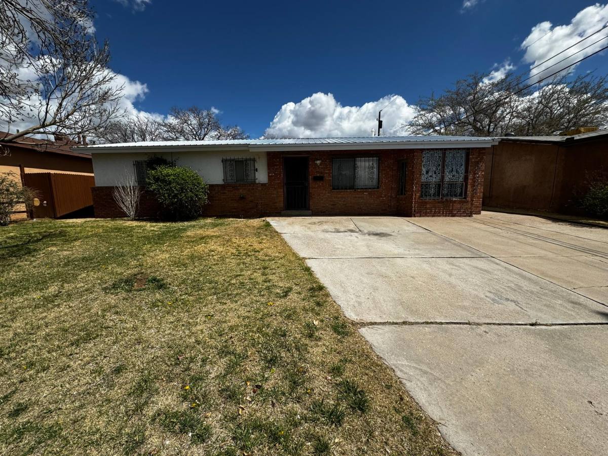 House for rent at 908 Faye Place NE, Albuquerque, NM 87112