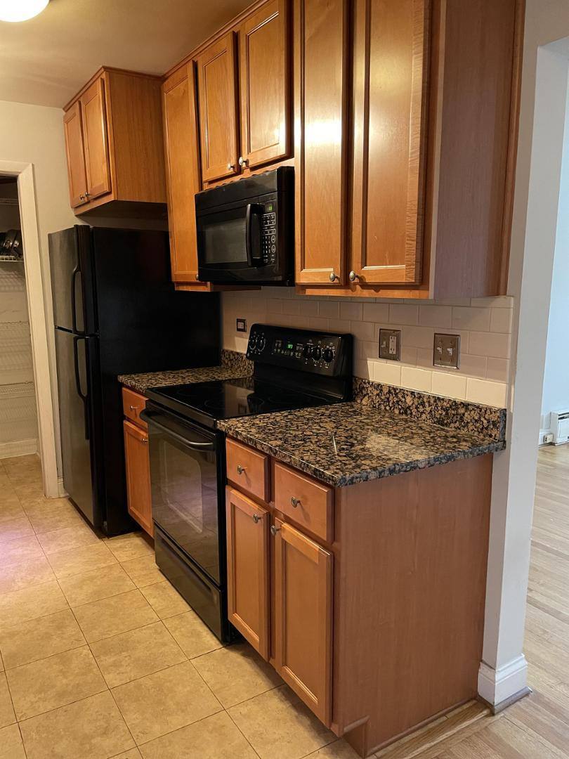 Apartment for rent at Berwyn Manor, 1951 Euclid, Berwyn, IL 60402