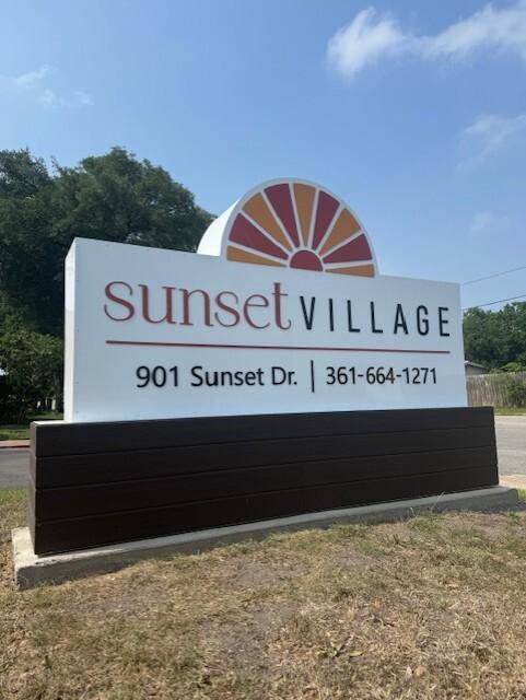 Apartment for rent at 901 Sunset Dr, Alice, TX 78332