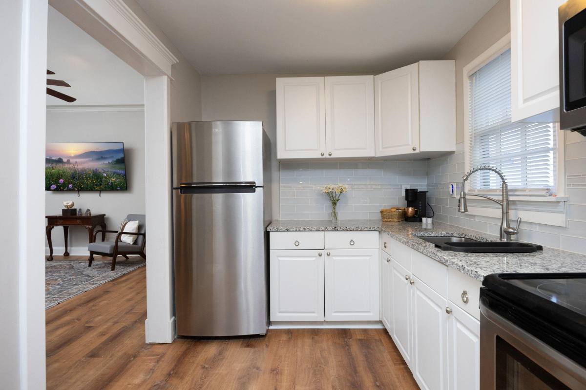 Apartment for rent at Oakwood, 216 Linden Ave, Raleigh, NC 27601