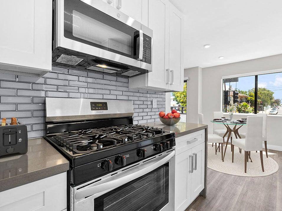 6611 Woodman Ave #210, Van Nuys, CA 91401