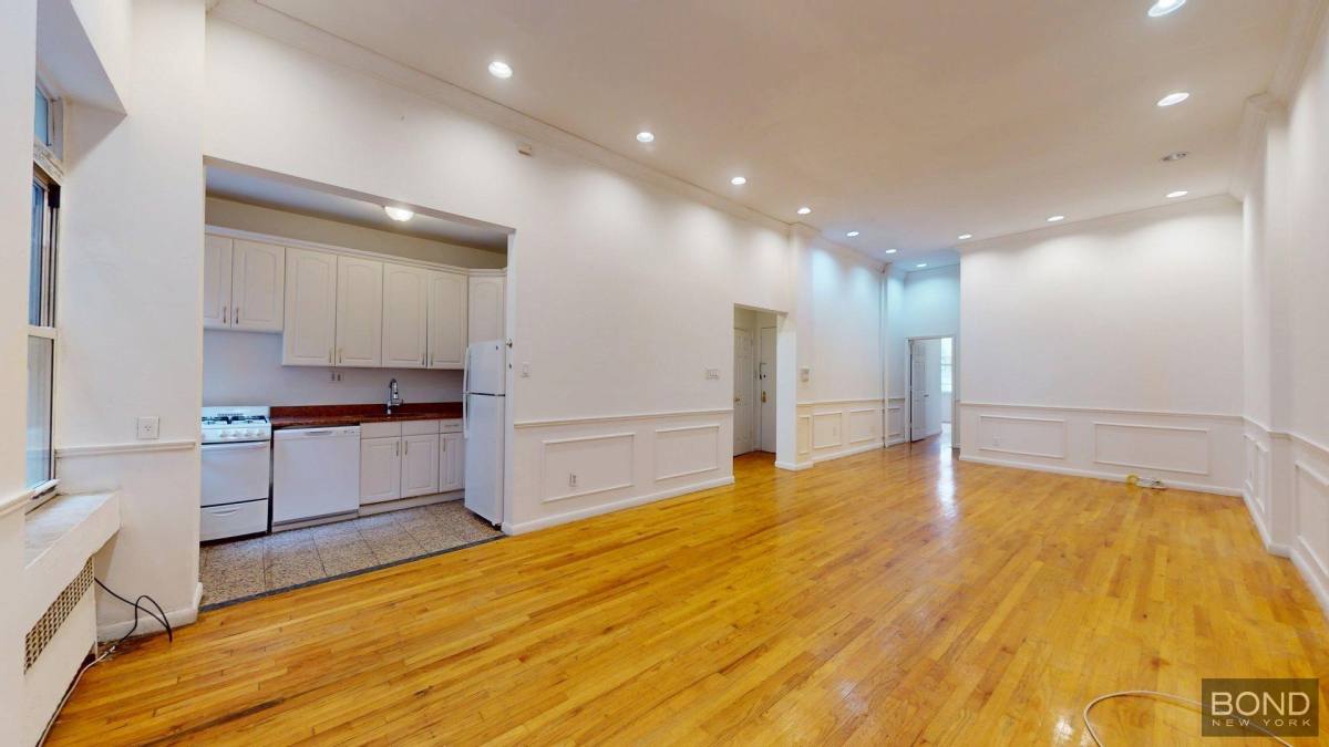 Townhouse for rent at 322 Second Ave #2, New York, NY 10003