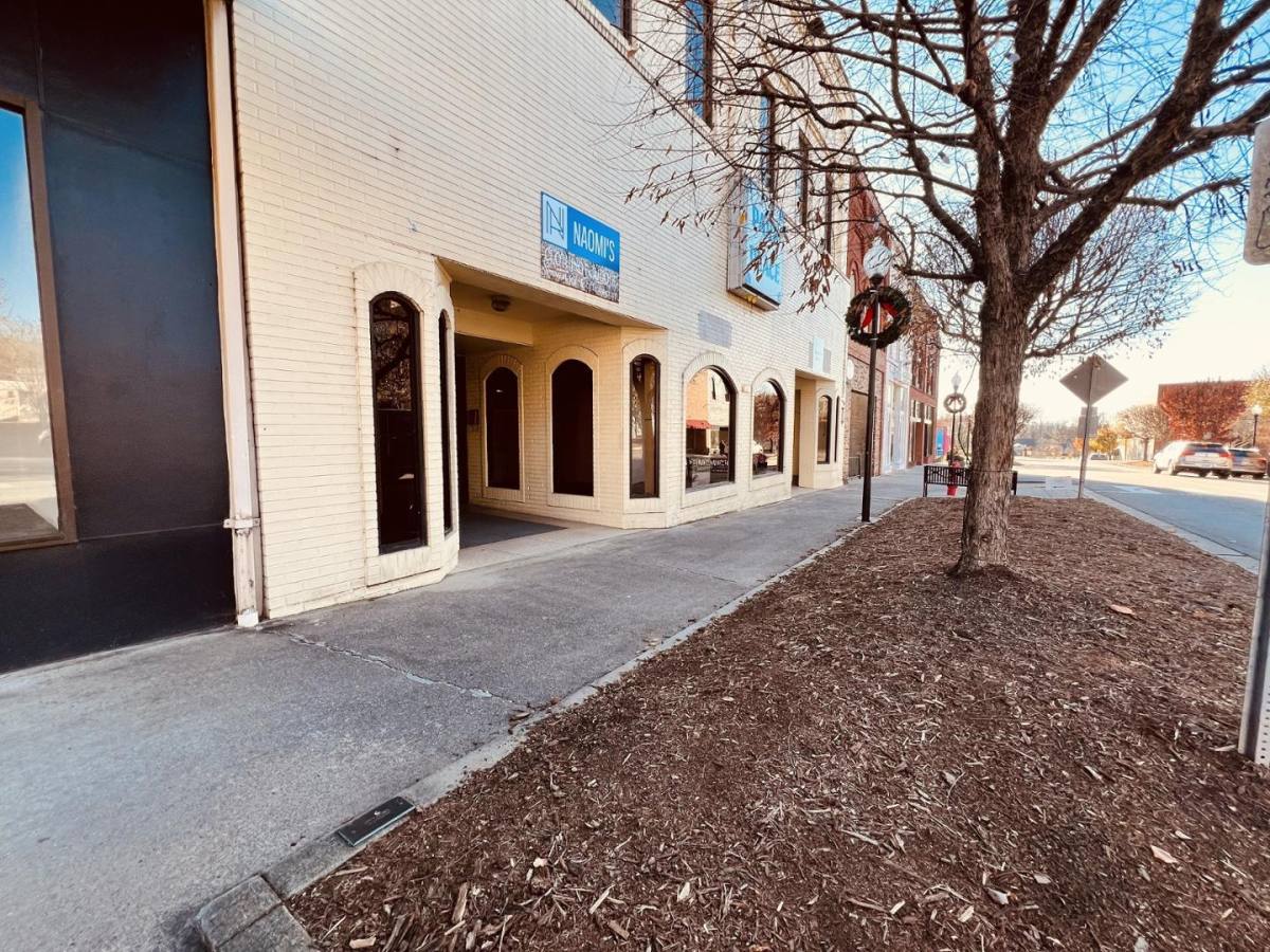 Apartment for rent at 915 Main St #201, North Wilkesboro, NC 28659