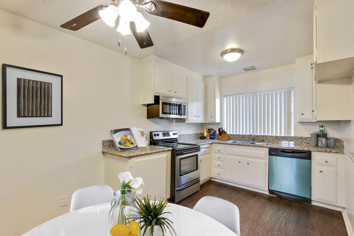 Apartment for rent at 17919 Magnolia #3, Encino, CA 91316