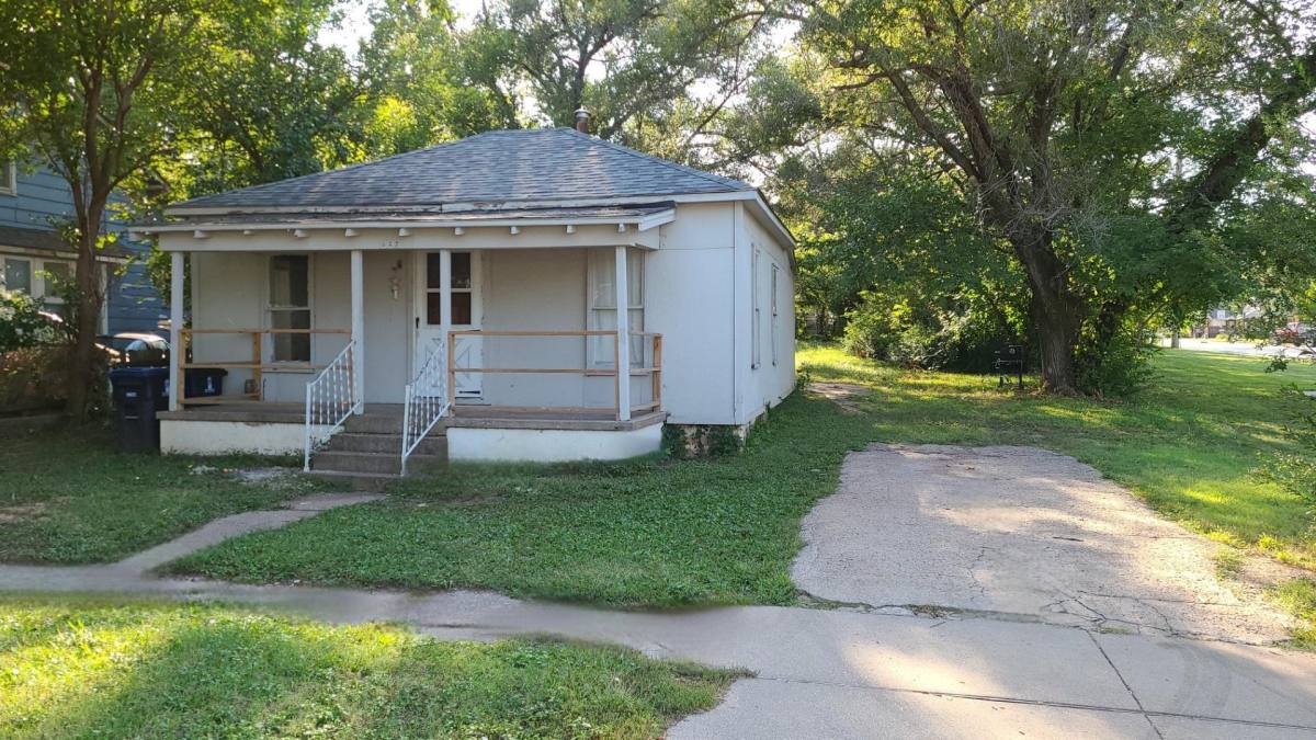 House for rent at 627 N Atchison St, El Dorado, KS 67042