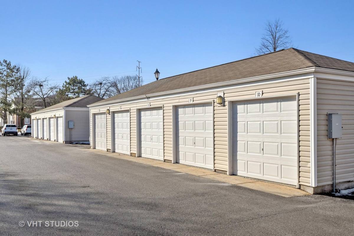 Townhouse for rent at 1641 Westminster Dr #106, Naperville, IL 60563