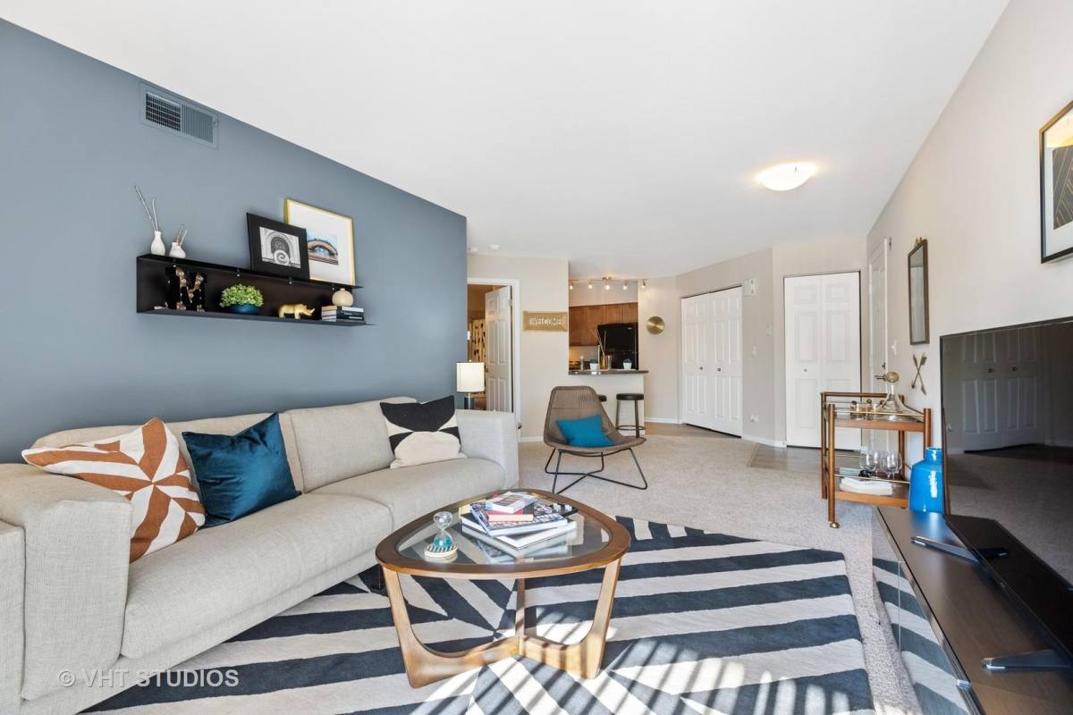 Townhouse for rent at 1607 Westminster Dr #210, Naperville, IL 60563