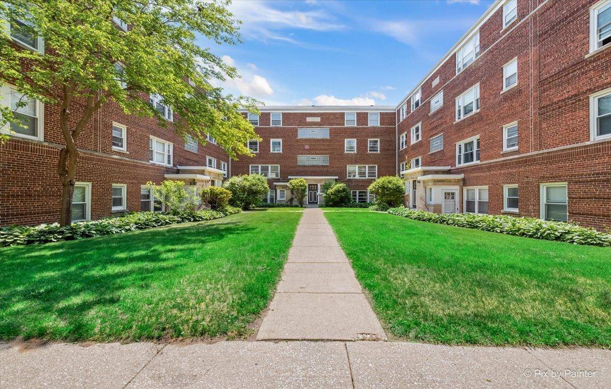 Apartment for rent at 2719 W Berwyn Ave #2, Chicago, IL 60625