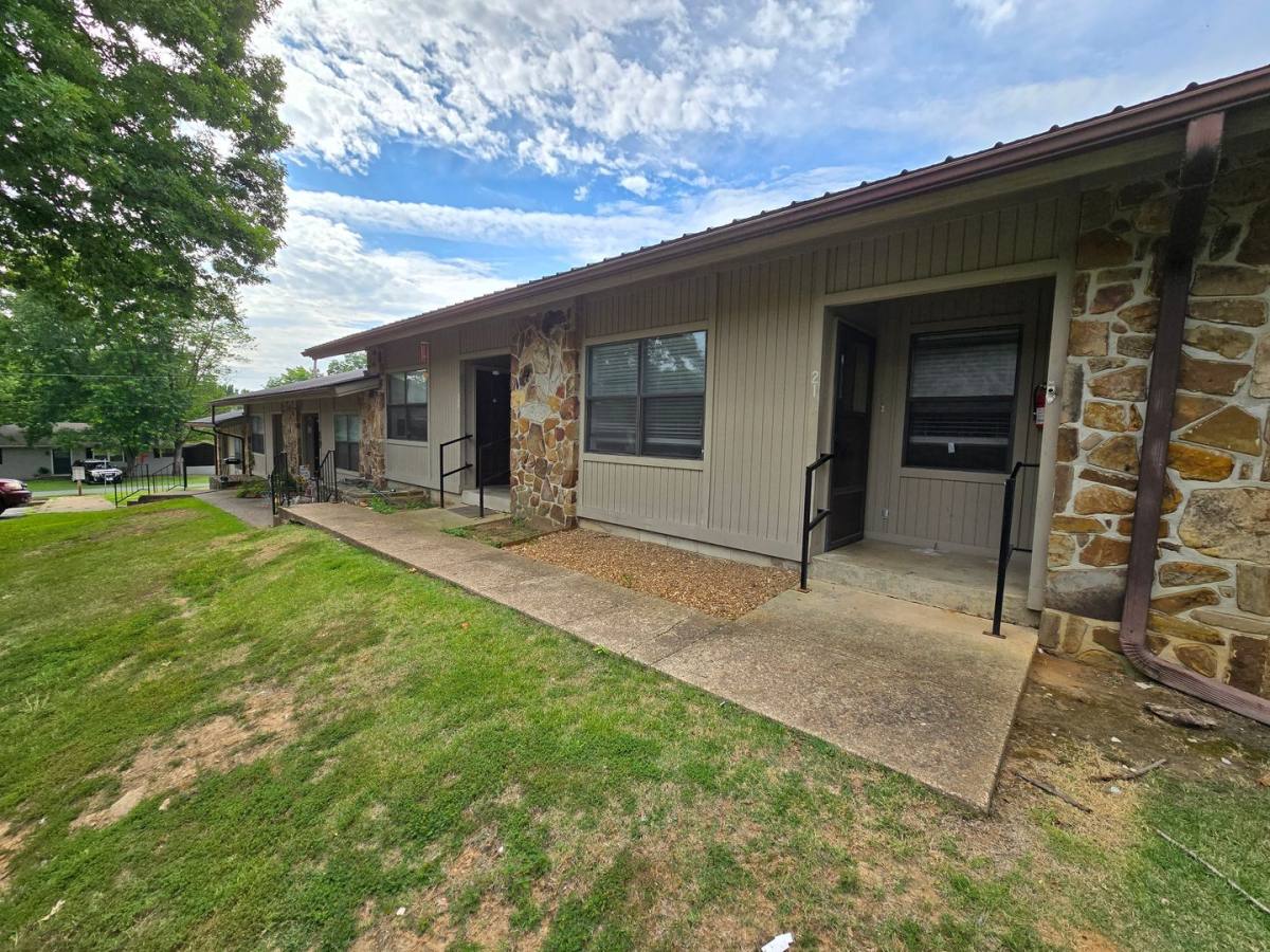 Apartment for rent at 330 17th St, Batesville, AR 72501