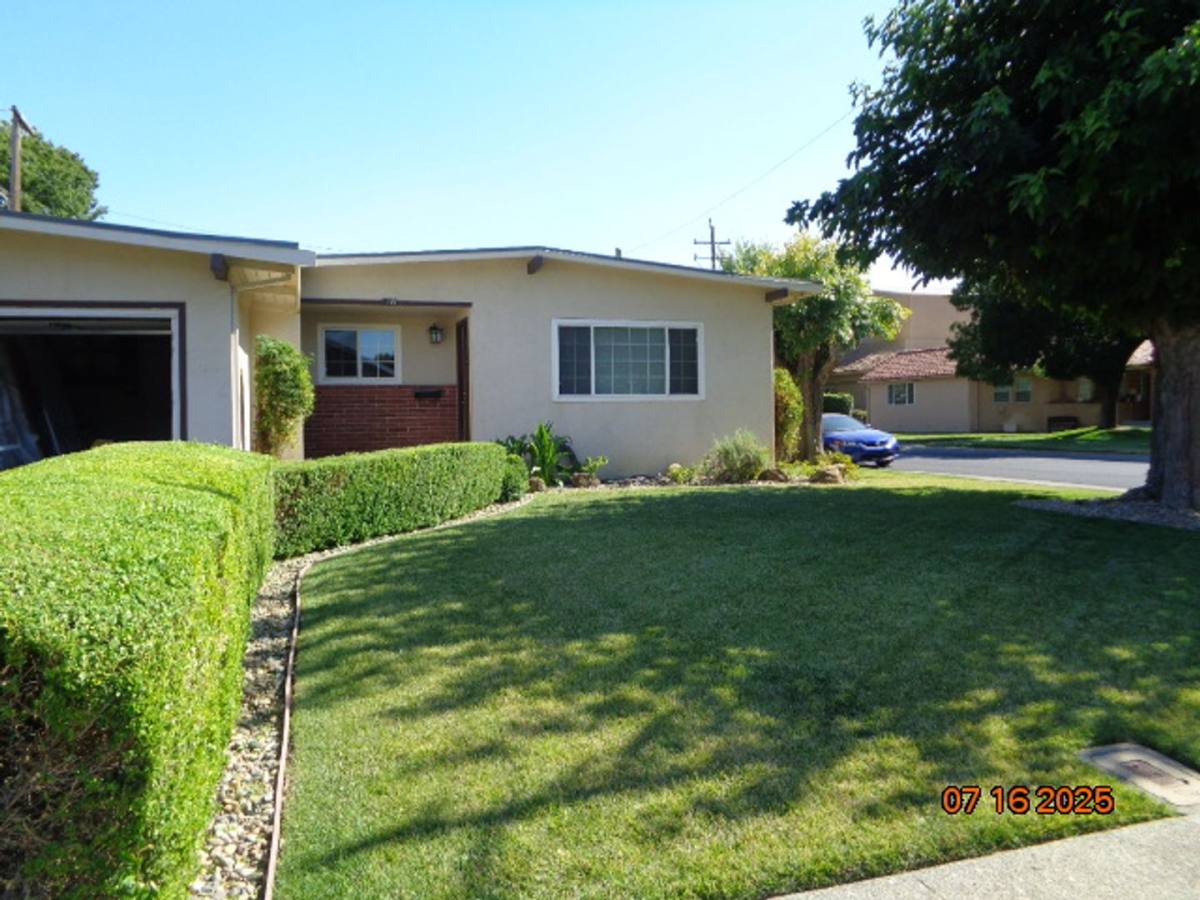 House for rent at 297 Juniper St, Vacaville, CA 95688