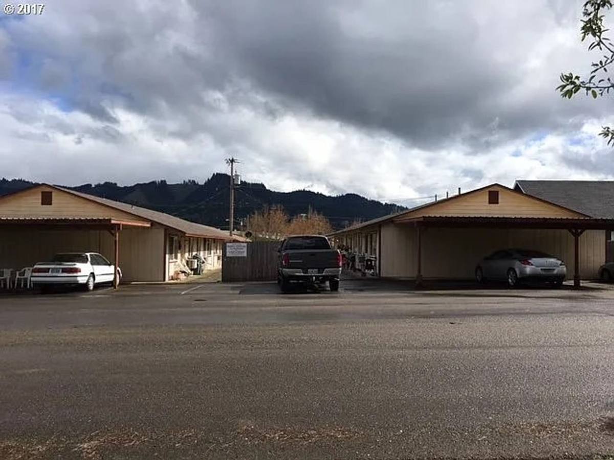 Apartment for rent at 400, 402, 406, 408, 410 & 412 W Second Ave, Sutherlin, OR 97479