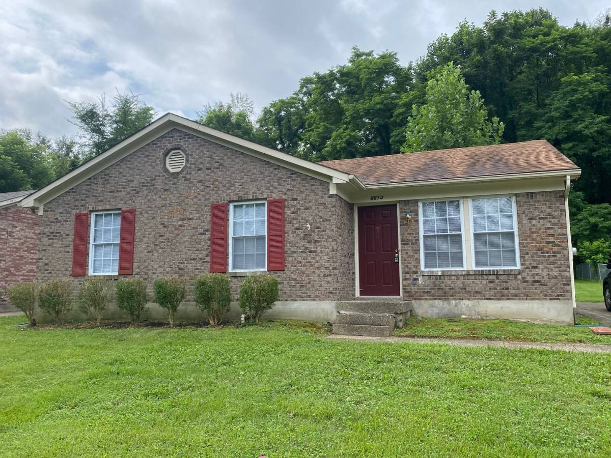 House for rent at 6614 Burlwood Dr, Louisville, KY 40229