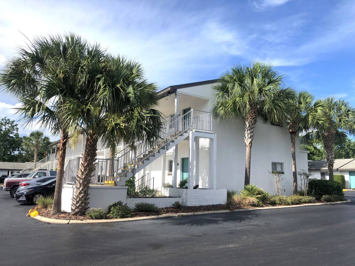 Apartment for rent at 380 Dora Ave, Tavares, FL 32778