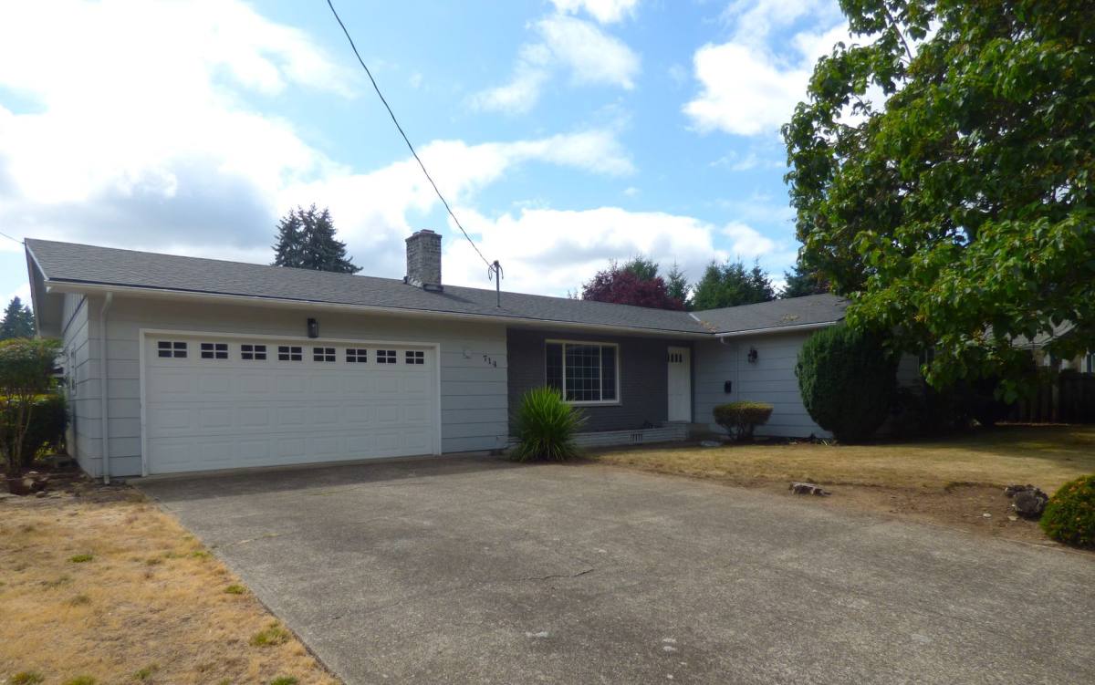 House for rent at 714 SW Robin Hood Dr, Dallas, OR 97338