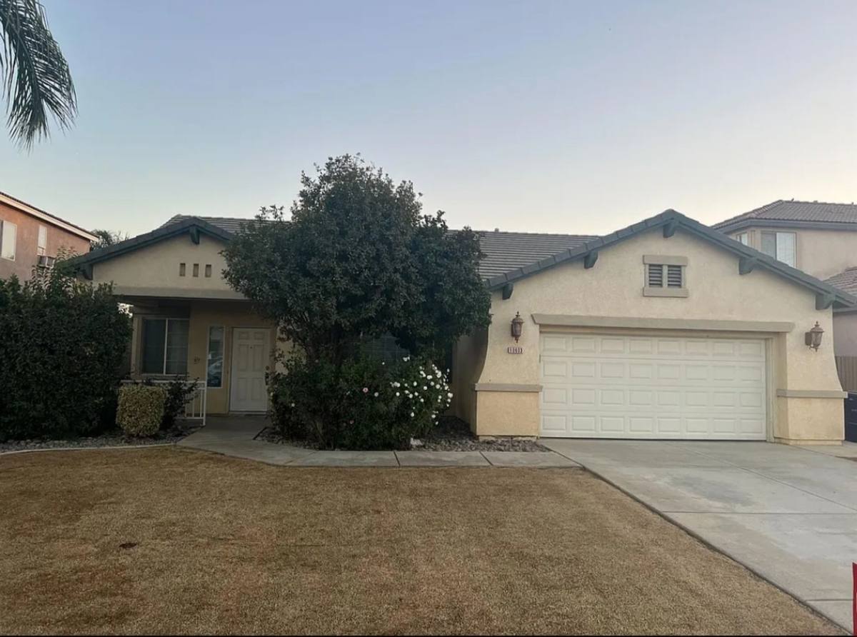 House for rent at 10603 Vista Bonita Dr, Bakersfield, CA 93311